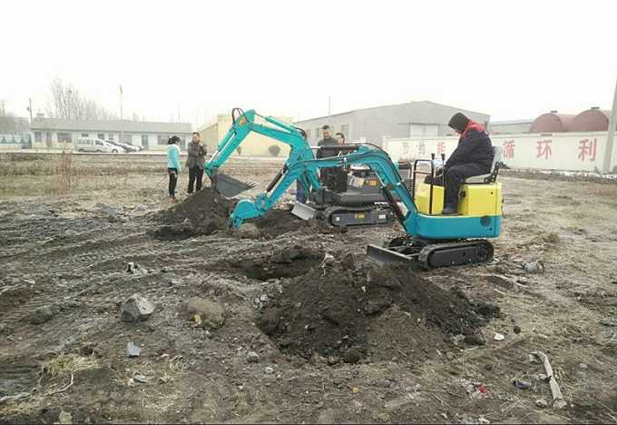 農(nóng)用小挖掘機